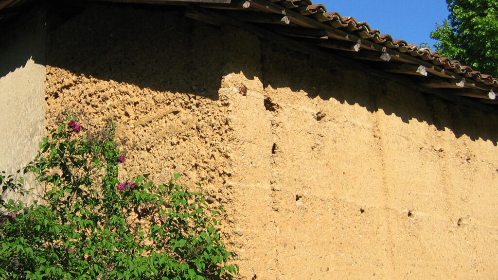 Les conseils de Renovaterre pour la rénovation d'un mur en pisé