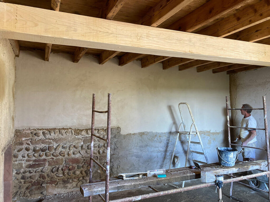 Accompagnement des travaux sur une maison en pisé par Renovaterre dans la Drôme, l'Isère, le Rhône, la Loire et l'Ardèche