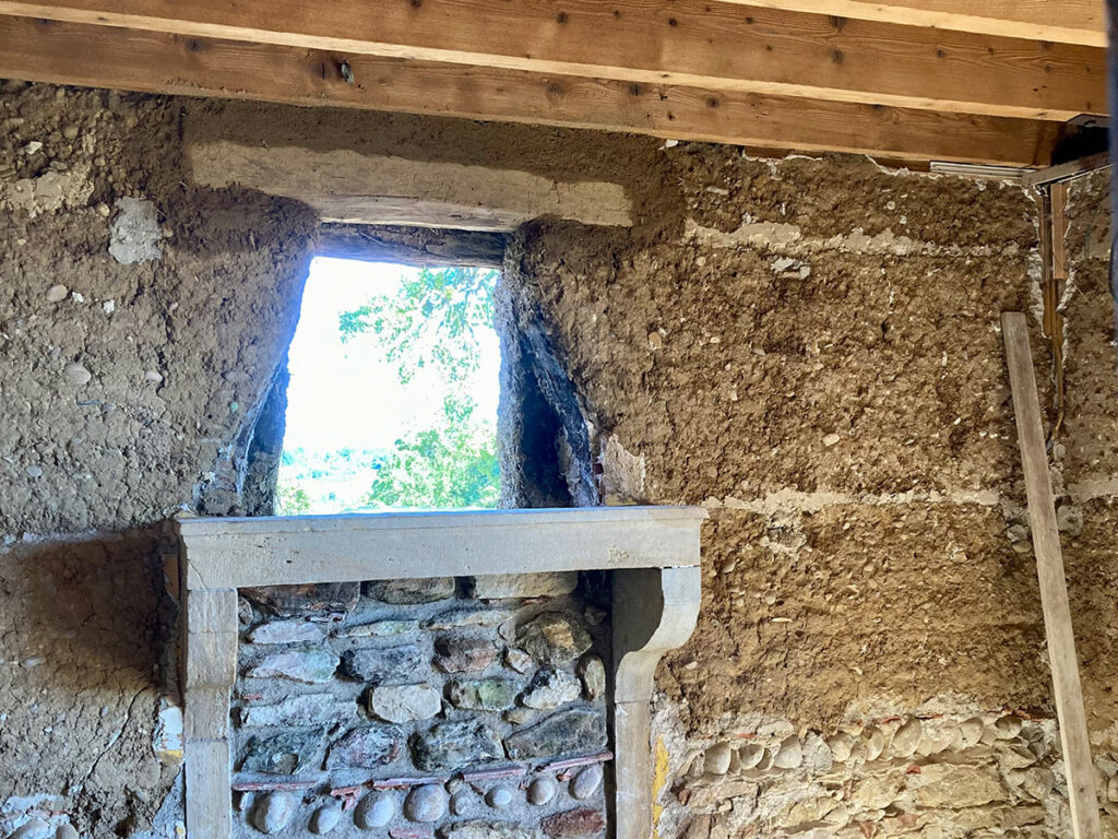 Un projet de rénovation de maison en pisé ? Contacter Renovaterre, l'expert en Drôme Ardèche, Isère, Rhône et Loire